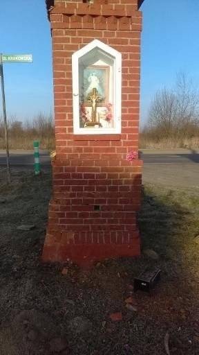 BABICE. Wracał z nocnej zmiany. Zatrzymał się na kapliczce