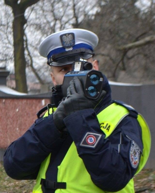 OŚWIĘCIM. 61-latek w mercedesie poczuł się na drodze niczym młody bóg