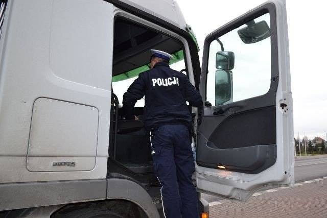 GROJEC. Prowadził ciężarówkę z dwoma zakazami kierowania