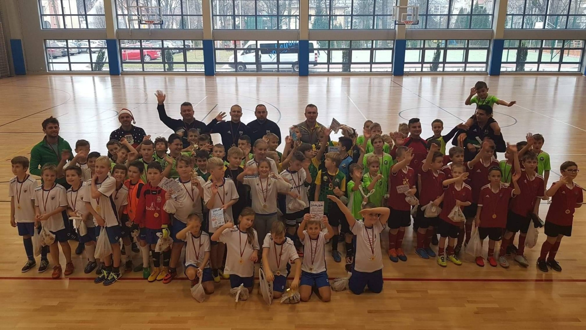 HALOWY FUTBOL. Piłkarski grudzień w nowej hali