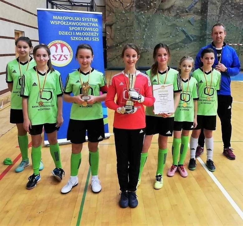 HALOWY FUTBOL. Równać do dziewcząt z Piotrowic!