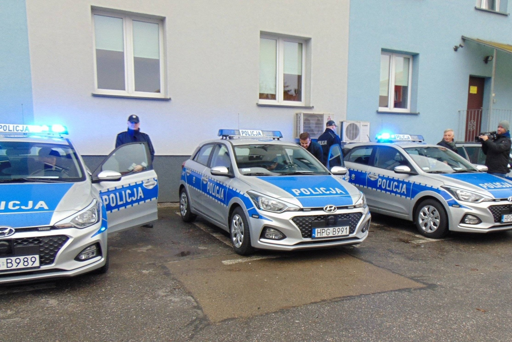 POWIAT. Nowe radiowozy dla komendy i komisariatów. Do zakupu dołożyły się samorządy