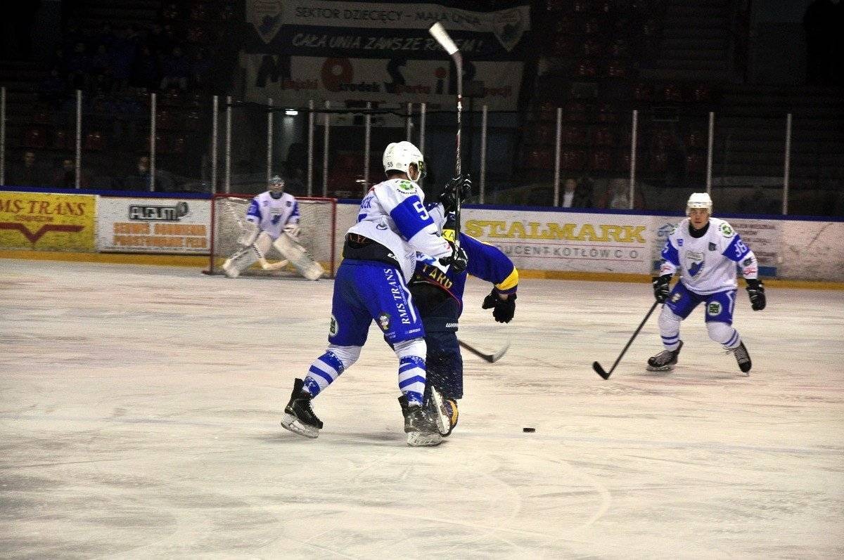 HOKEJ NA LODZIE. Sezon regularny (prawie) zakończony