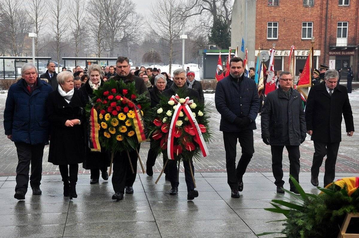OŚWIĘCIM. Miejskie obchody 74. rocznicy oswobodzenia KL Auschwitz-Birkenau i miasta Oświęcim