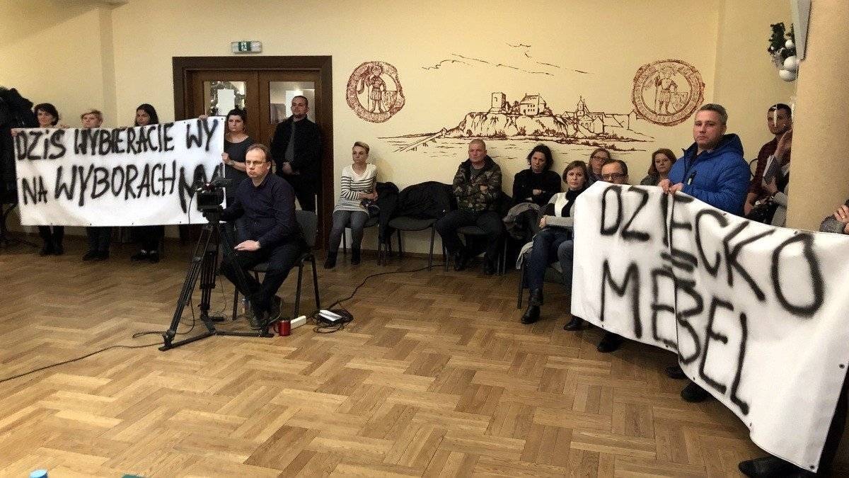 OŚWIĘCIM. Jedenastu radnych za, ośmiu przeciw. „Trójka” do likwidacji