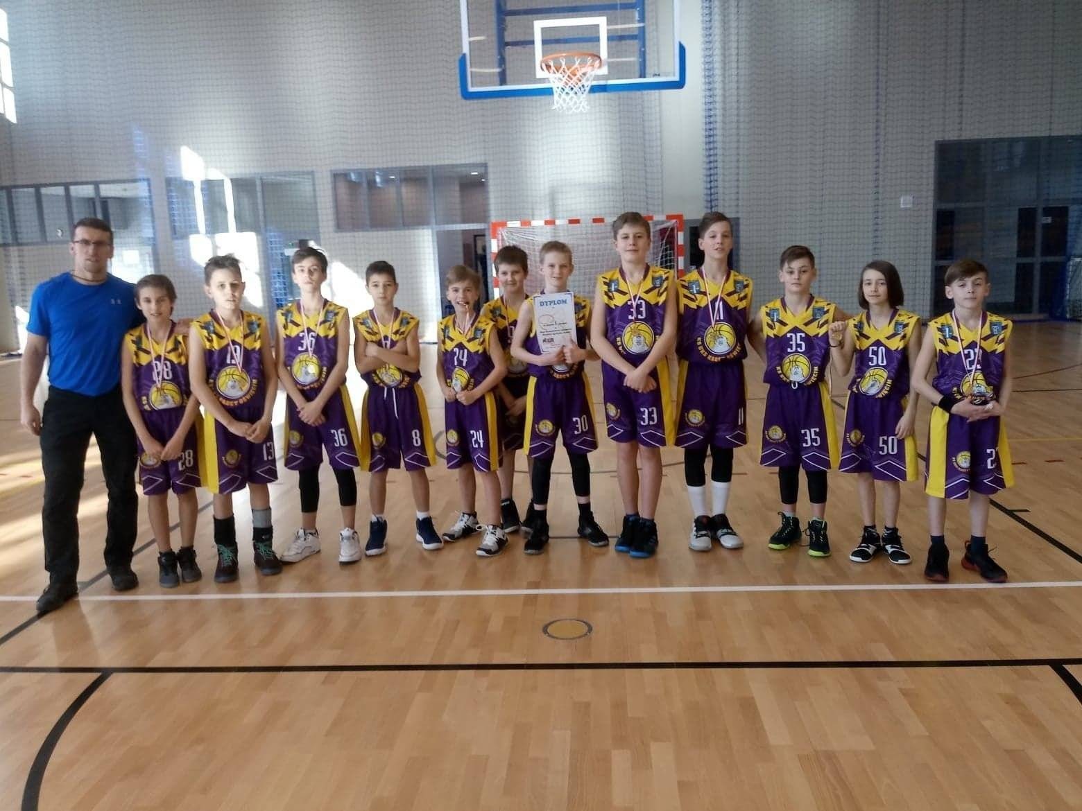 KOSZYKÓWKA. "Dwójka" mistrzem nadsolańskiego grodu