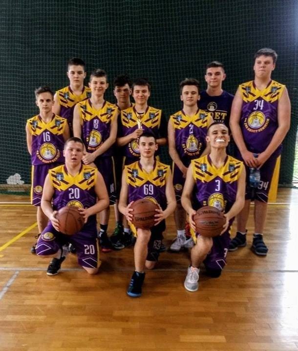 KOSZYKÓWKA. Powiatowe mistrzostwo pod koszem dla "dwójki"