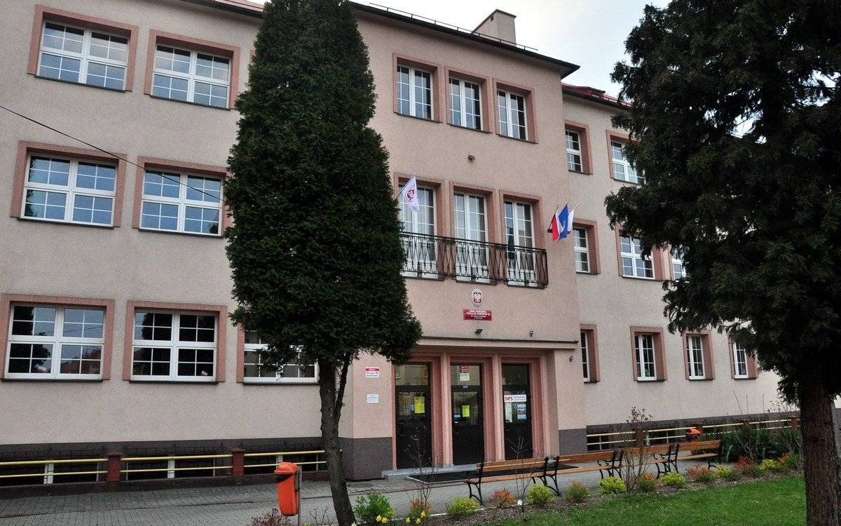 OŚWIĘCIM. Końca protestu nauczycieli nie widać. Egzaminy gimnazjalistów bez zakłóceń