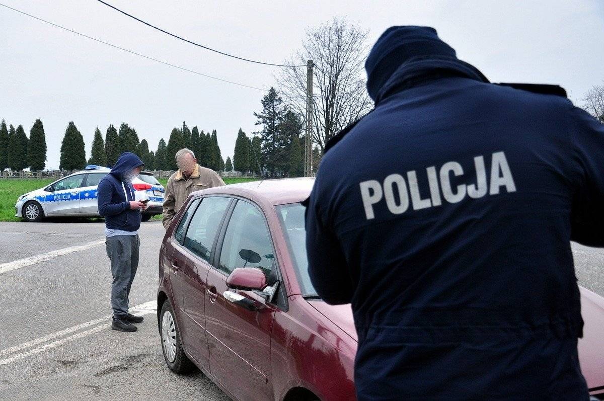 GROJEC. Pijany kierowca potrącił samochodem 12-letnią dziewczynkę na hulajnodze