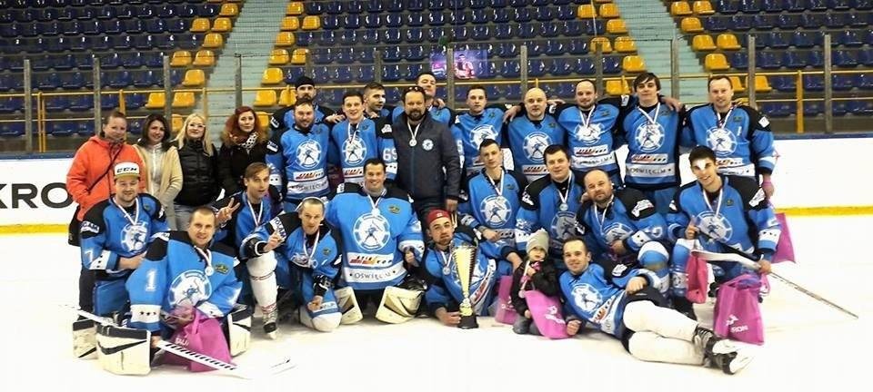 HOKEJ NA LODZIE. Mistrzowska korona drugiej ligi dla zespołu z Oświęcimia
