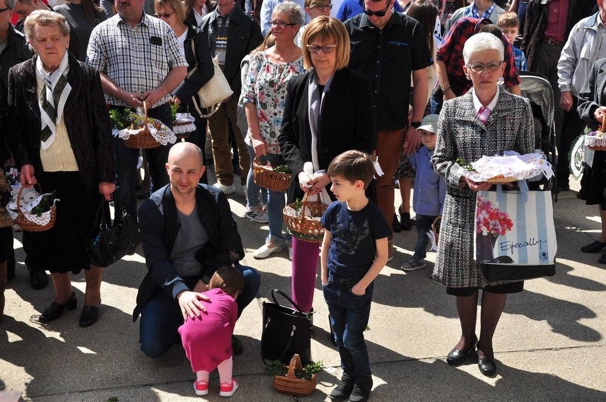 OŚWIĘCIM. Wielkanocne święcenie pokarmów na placu św. Maksymiliana