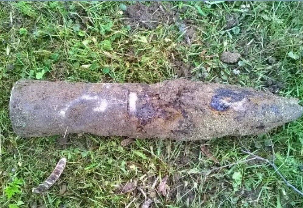 KĘTY. Policjanci w dalszym ciągu pilnują niewypału