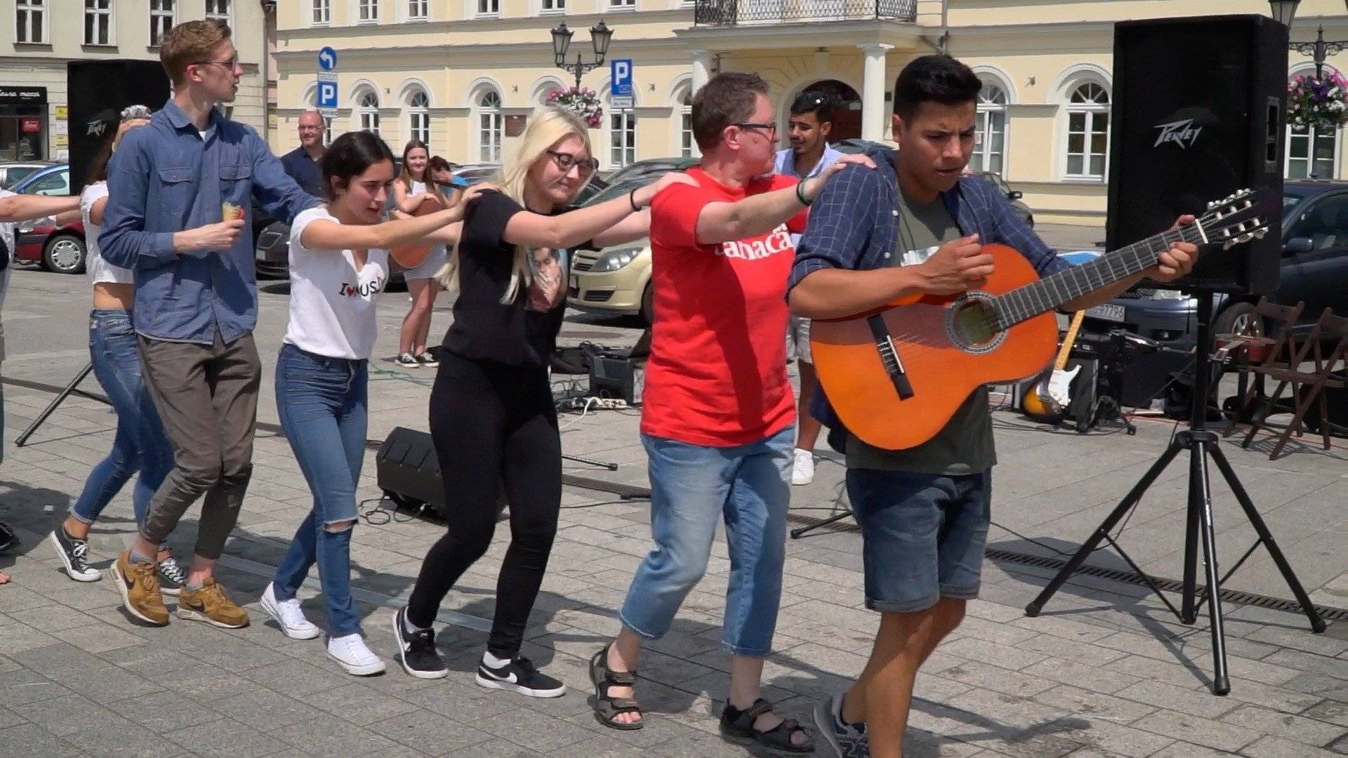 OŚWIĘCIM. Muzyczne i taneczne sobotnie przedpołudnie na oświęcimskim Rynku