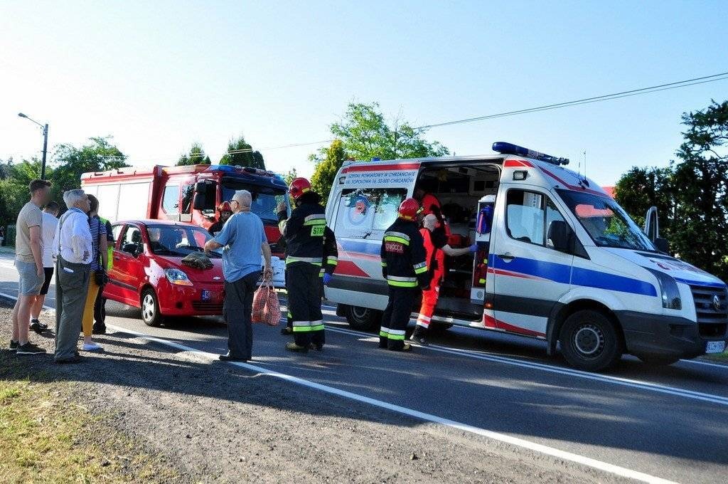 CHEŁMEK. 77-letni kierowca potrącił małżeństwo. Sam potrzebował pomocy medycznej