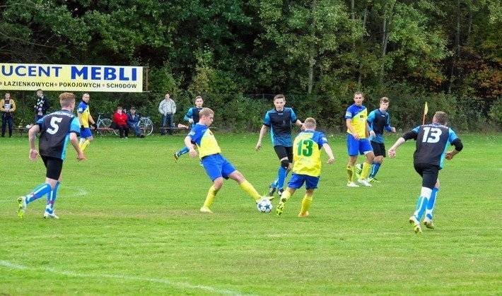 PIŁKA NOŻNA. Sygnał z awansem, a rozgrywki klasy B bez Korony