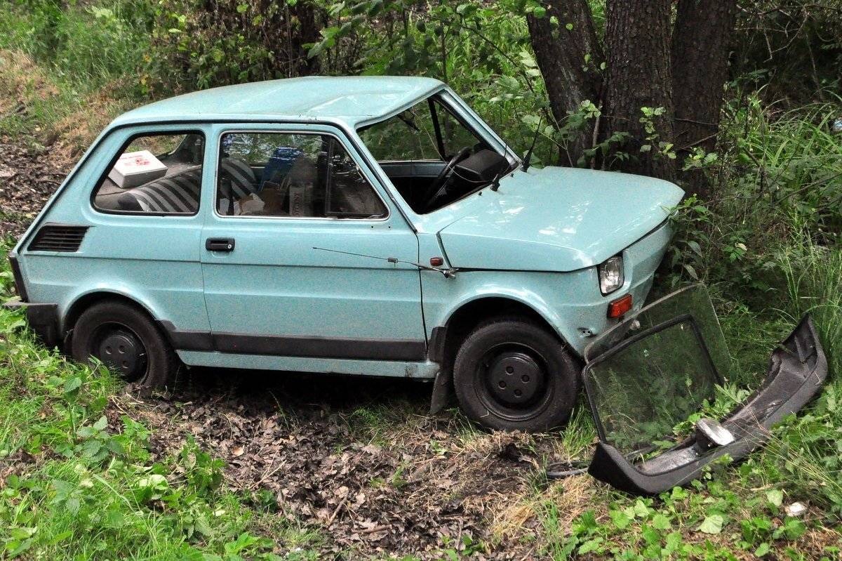 CHEŁMEK. „Maluszek” wypadł z drogi. Na szczęście nikomu nic się nie stało