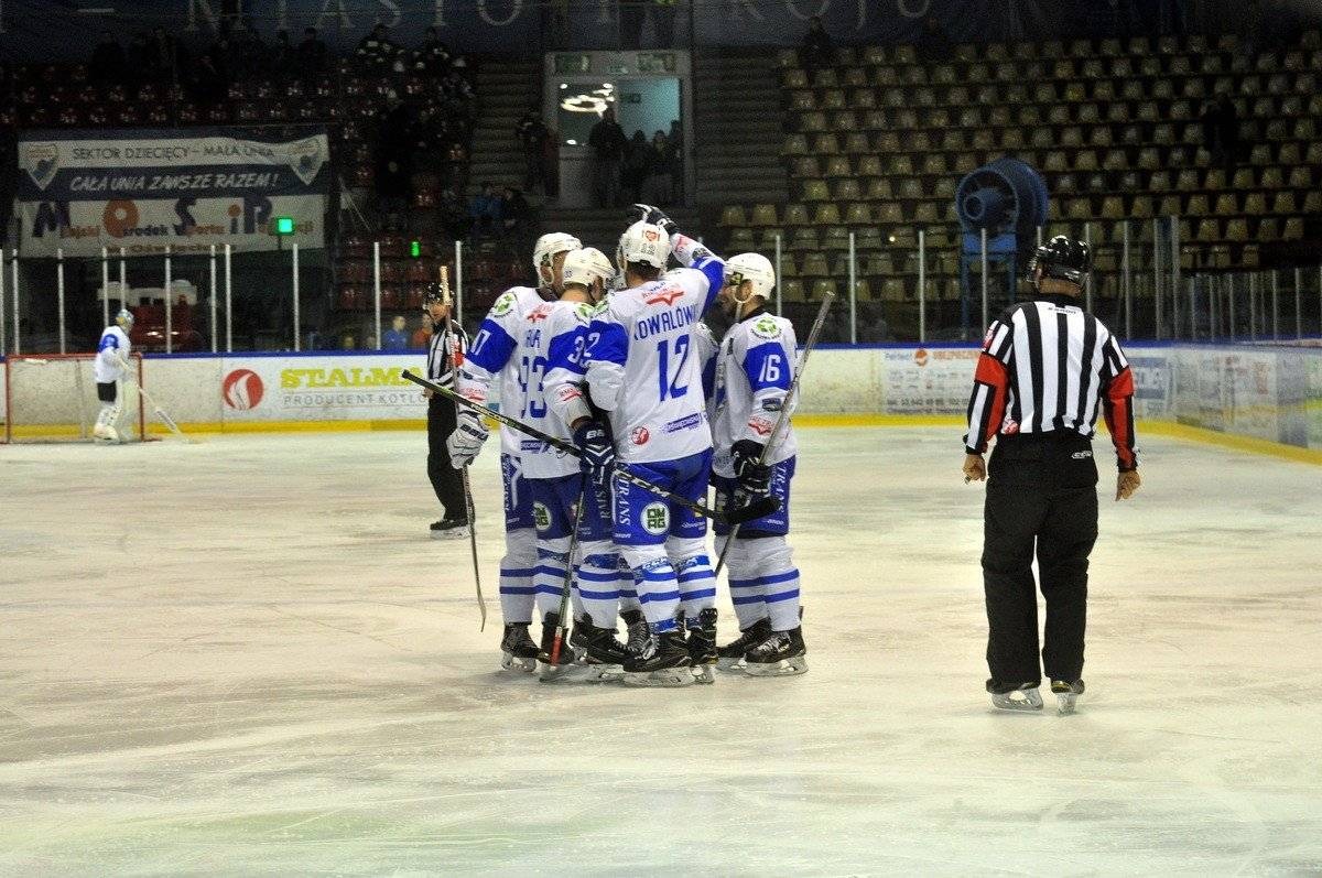 HOKEJ NA LODZIE. Mecz na szczycie, czyli wicelider podejmuje lidera