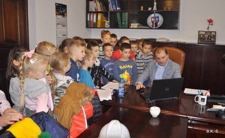 KĘTY. Drugoklasiści odwiedzili kęcki magistrat