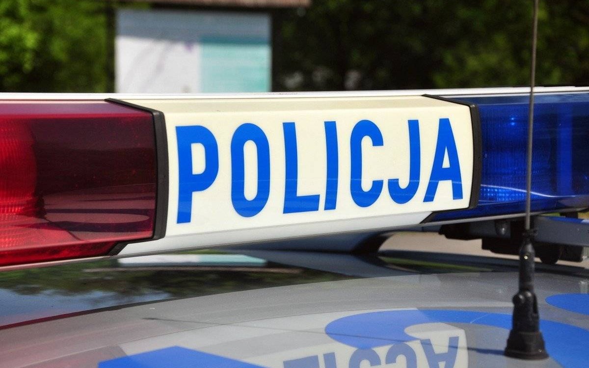 KĘTY. Miała 3,2 promila alkoholu. Spowodowała kolizję i odjechała z miejsca zdarzenia