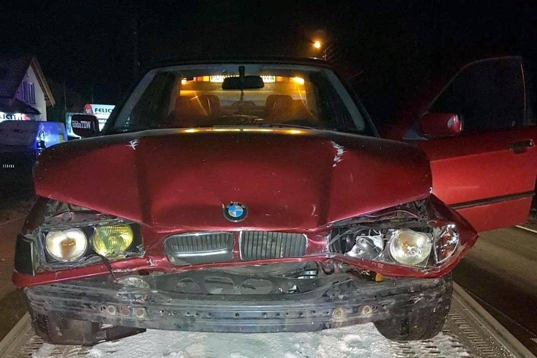 KĘTY. Miał uszkodzony pojazd i odebrany dowód rejestracyjny. Spowodował kolizję