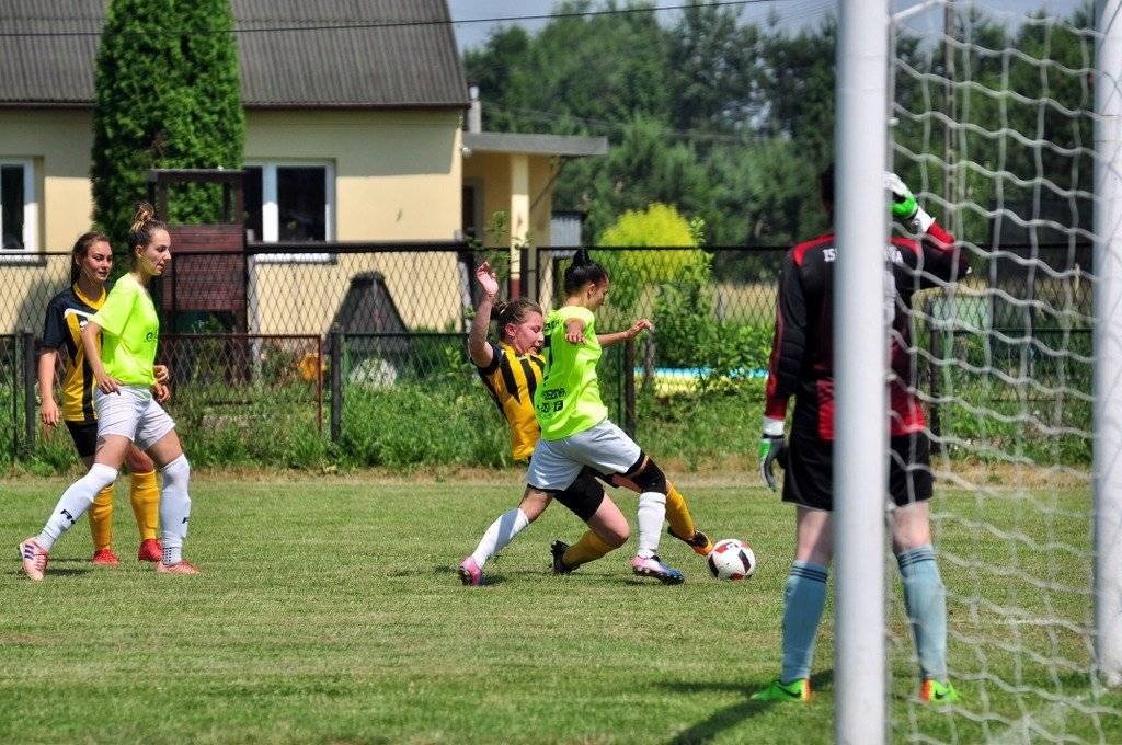 PIŁKA NOŻNA. Halowe przetarcie "Iskierek" pod okiem nowego szkoleniowca