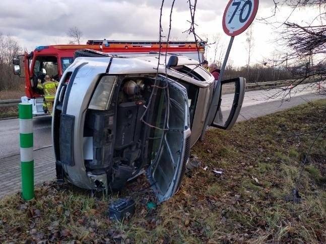 GORZÓW. Po zderzeniu skoda przewróciła się na bok