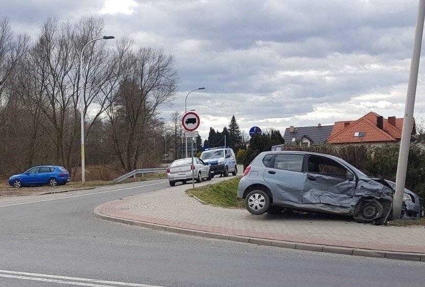 ZABORZE. Kolizja na niebezpiecznym skrzyżowaniu. Poszkodowany z zakazem prowadzenia pojazdów mechanicznych