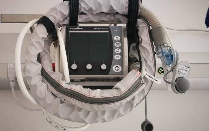 OŚWIĘCIM. Oświęcimska uczelnia użyczyła szpitalowi respirator