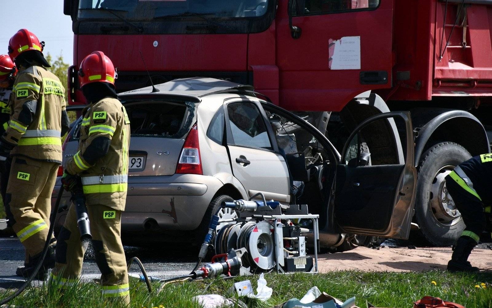 OŚWIĘCIM. Śmiertelny wypadek na krajówce. Nie żyją dwie osoby
