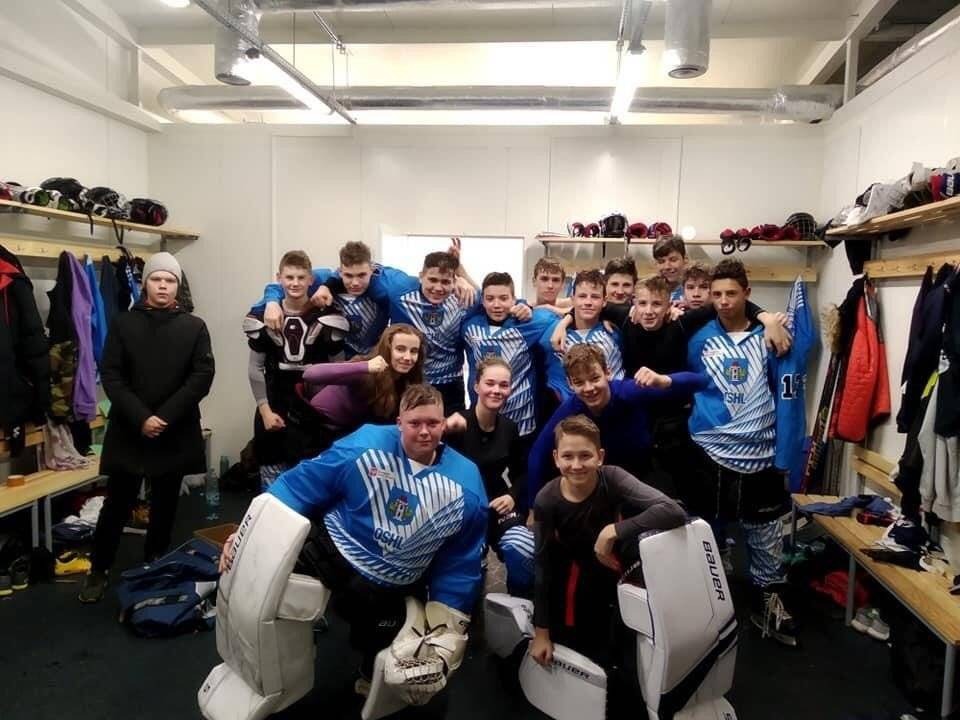 HOKEJ NA LODZIE. Nie siedź w domu, graj w hokeja!