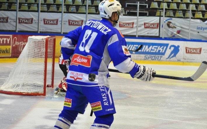 HOKEJ NA LODZIE. Srebro dla Zuzi