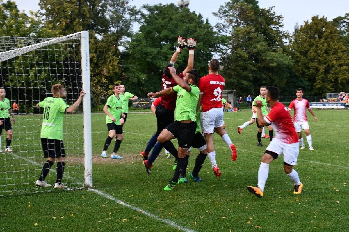 PIŁKA NOŻNA. Remis na szczycie okręgówki