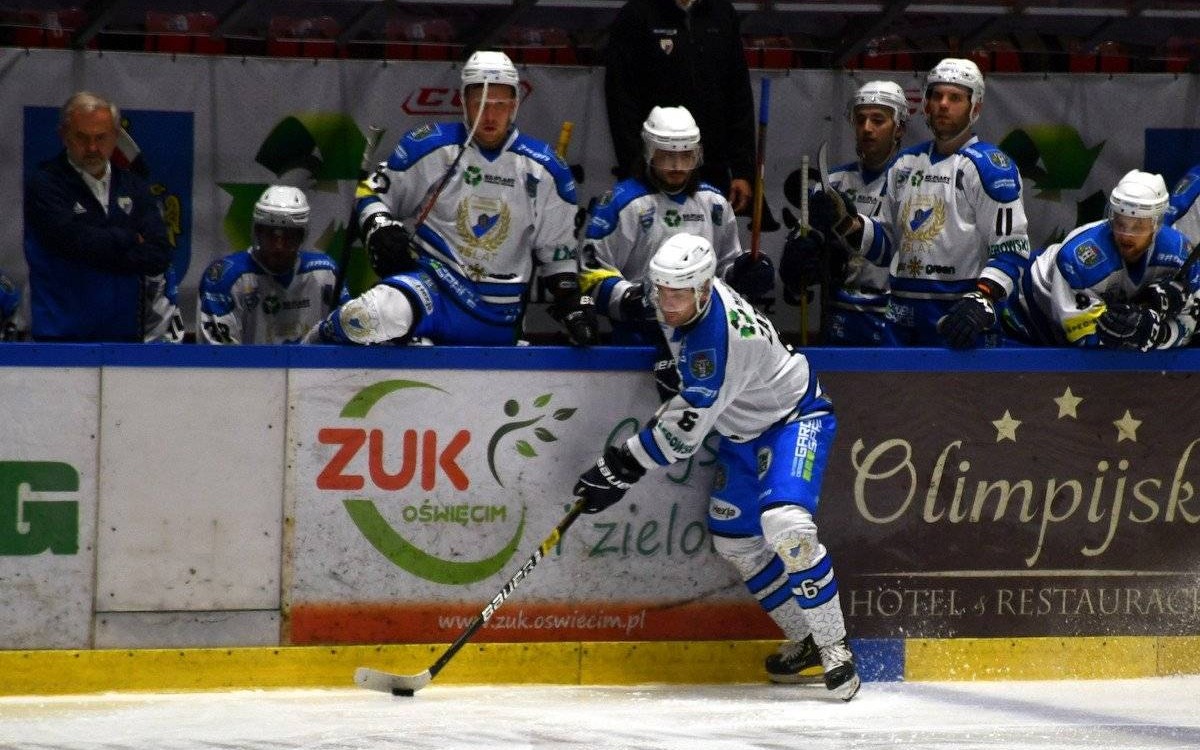 HOKEJ NA LODZIE. Clarke Saunders z czystym kontem