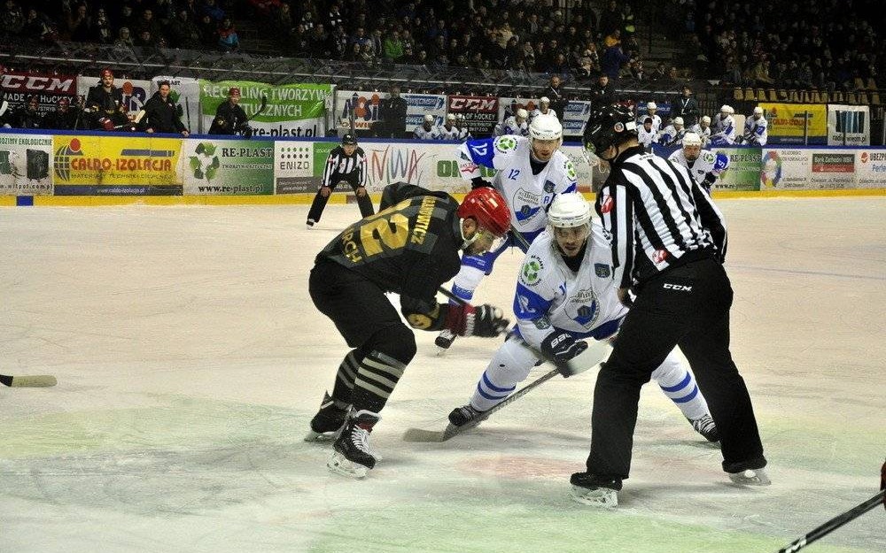 HOKEJ NA LODZIE. Młodzież z Jastrzębia wypunktowała Re-Plast Unię