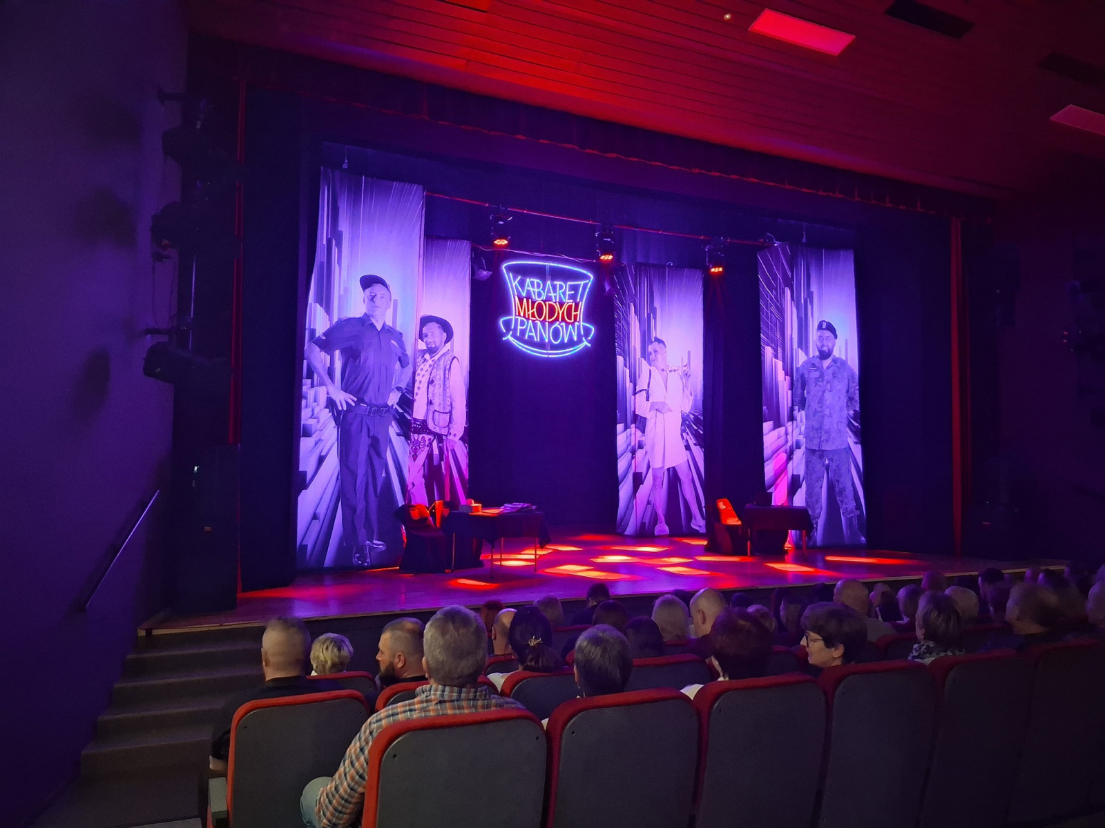 ‘Kabaret Młodych Panów’ kolejny raz rozbawił brzeszczańską publiczność