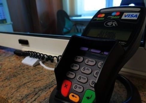 Gmina. Do gminnej kasy już tylko z kartą płatniczą - InfoBrzeszcze.pl