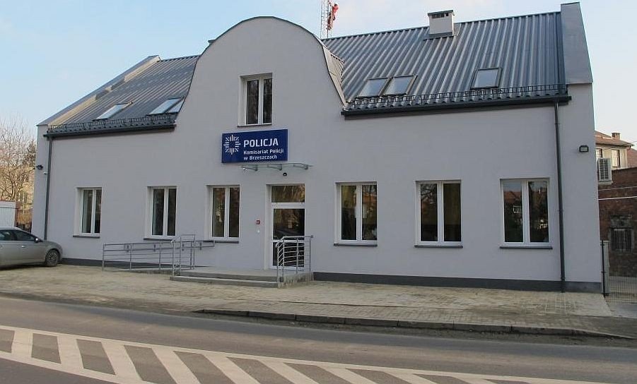 Uczciwy znalazca oddał telefon policjantom - InfoBrzeszcze.pl