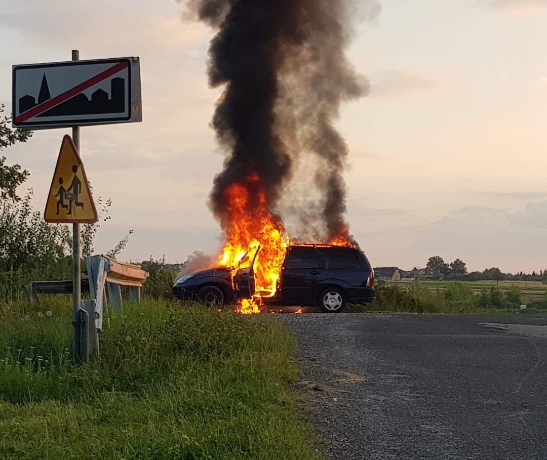 Pożar samochodu w Wilczkowicach - InfoBrzeszcze.pl