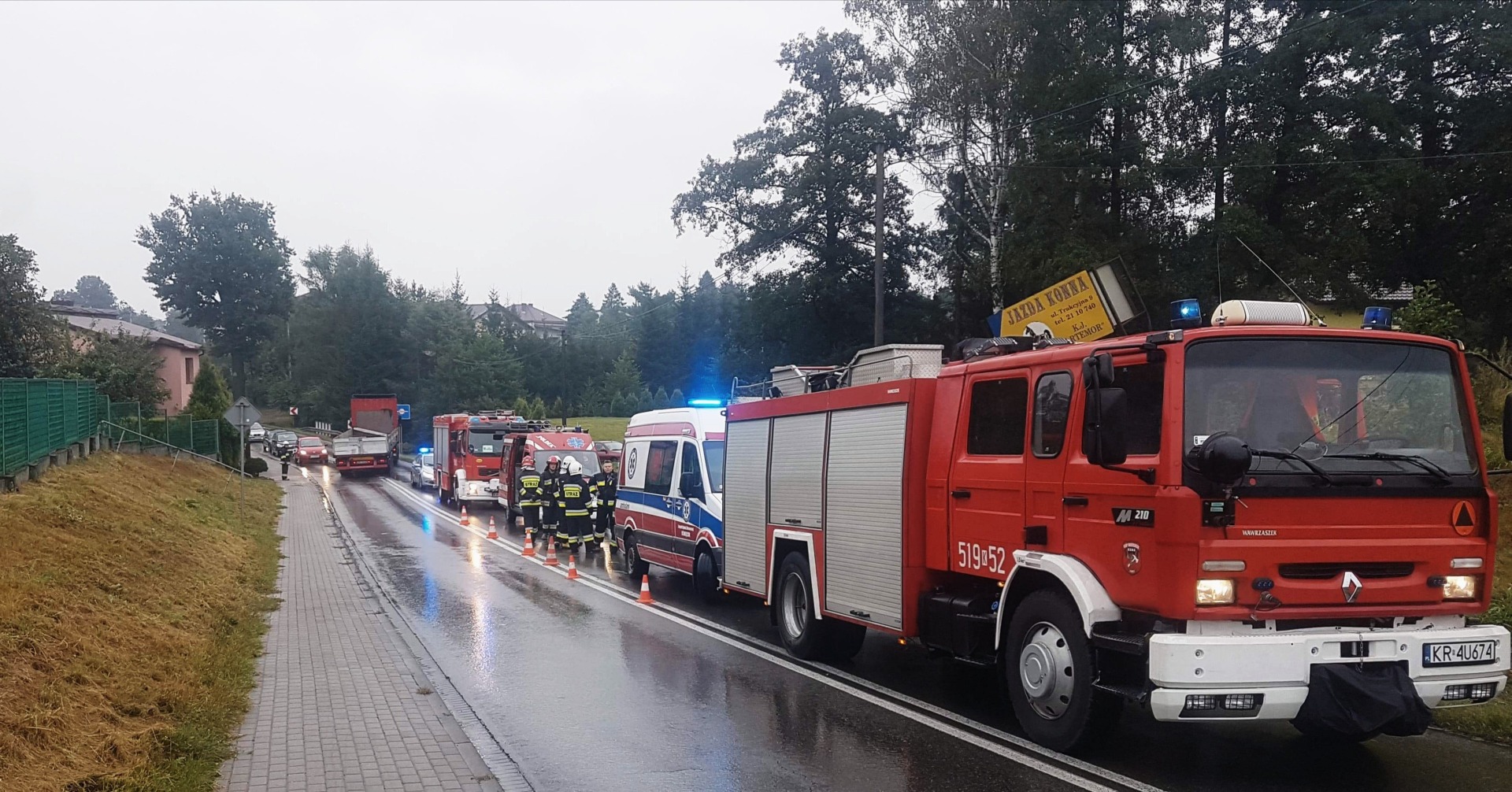 Dachowanie na ulicy Bielskiej w Jawiszowicach- jedna osoba trafiła do szpitala - InfoBrzeszcze.pl