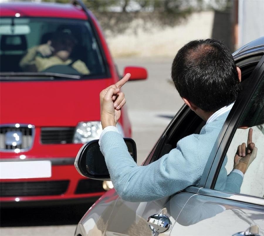 Zasole. Wyrzucona z samochodu guma do żucia powodem agresji drogowej - InfoBrzeszcze.pl