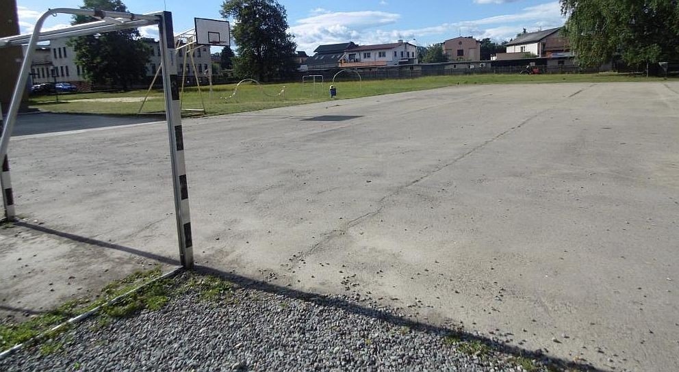 Pięć boisk przy podstawówkach zostanie gruntowanie wyremontowanych - InfoBrzeszcze.pl