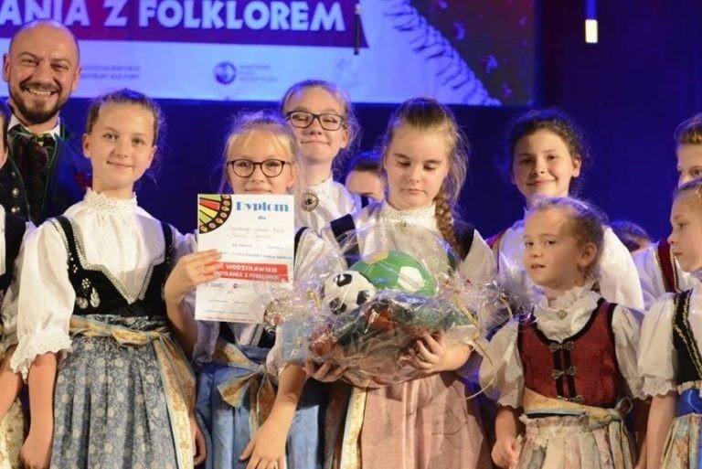 Sukces 'Iskierek' podczas przeglądu zespołów folklorystycznych - InfoBrzeszcze.pl