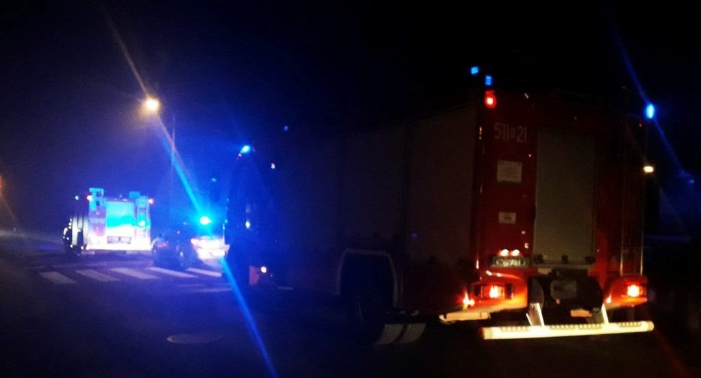 Pożar budynku mieszkalnego w Jawiszowicach- dwóm osobom strażacy udzielili pomocy - InfoBrzeszcze.pl