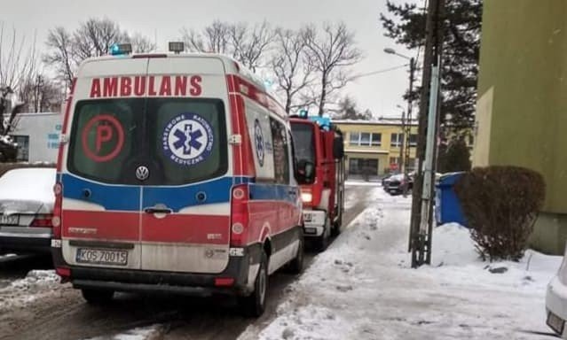 Głos „ratunku” dochodził za zamkniętych drzwi- strażacy OSP Brzeszcze udzielili niezbędnej pomocy - InfoBrzeszcze.pl