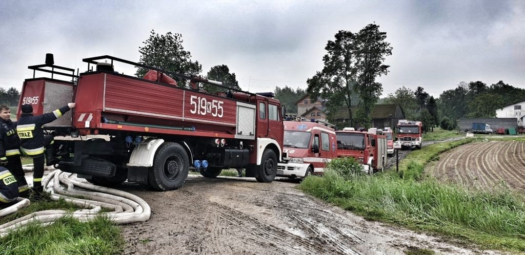 Pogotowie przeciwpowodziowe w Gminie Brzeszcze- strażacy usuwają skutki podtopień - InfoBrzeszcze.pl
