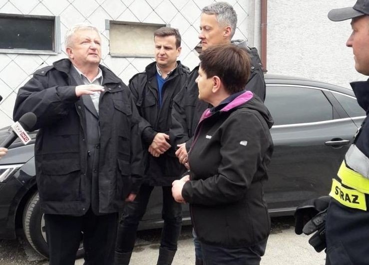Wicepremier Szydło sprawdzała ze strażakami stan rzek - InfoBrzeszcze.pl