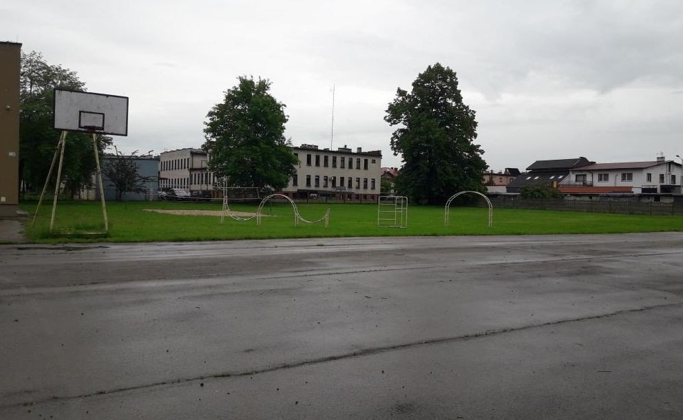 Szkoły Podstawowe nr 1 i 2 będą miały nowe boiska sportowe - InfoBrzeszcze.pl
