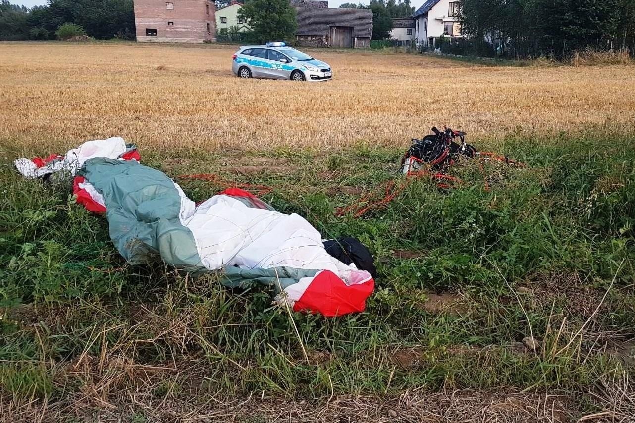 Wypadek motoparalotniarza- mężczyzna z urazem kręgosłupa trafił do szpitala - InfoBrzeszcze.pl