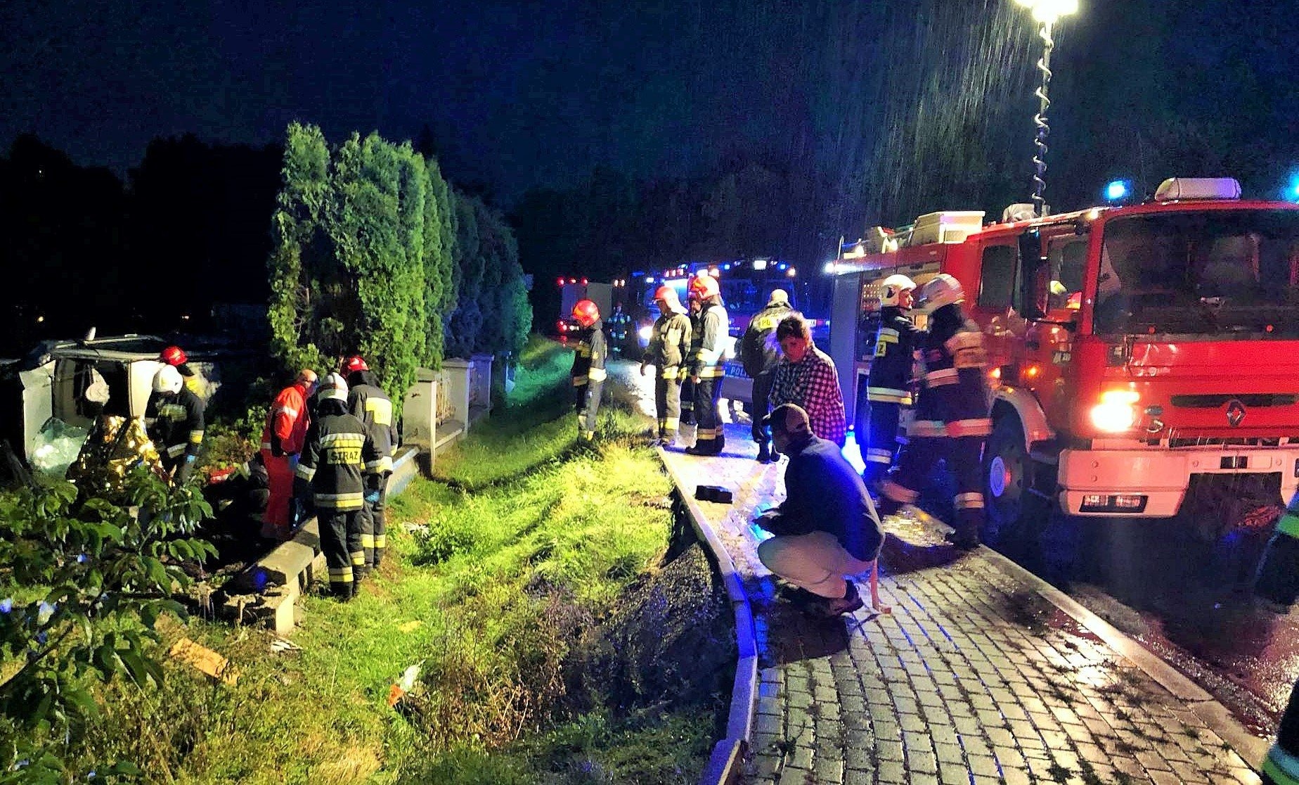 Zdarzenie drogowe na ulicy Ofiar Oświęcimia w Brzeszczach- 3 osoby trafiły do szpitala - InfoBrzeszcze.pl