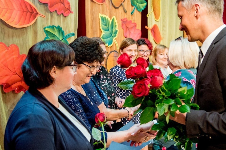 Uroczystość Dnia Edukacji Narodowej - InfoBrzeszcze.pl